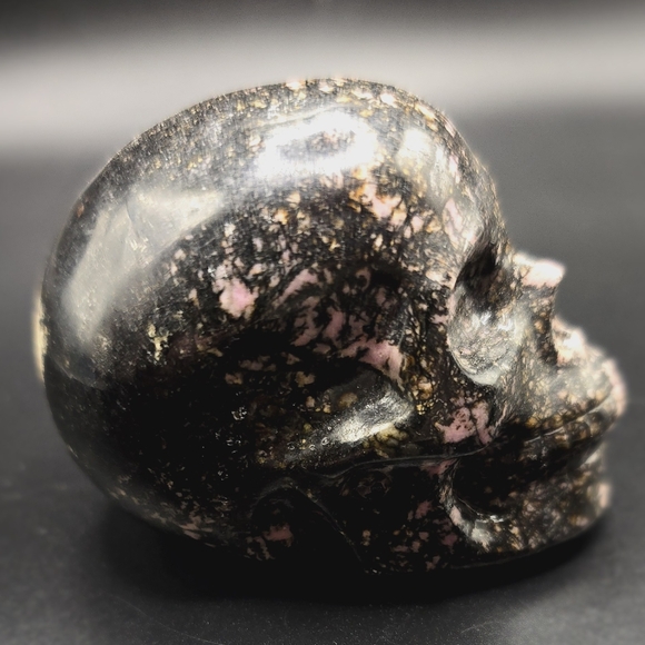 Rhodonite Skull - Picture 4 of 6